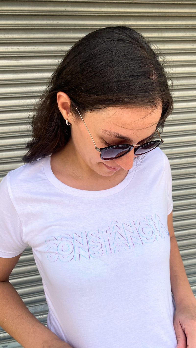 Camiseta Unissex "Constância" - Estilo e Perseverança em Cada Detalhe