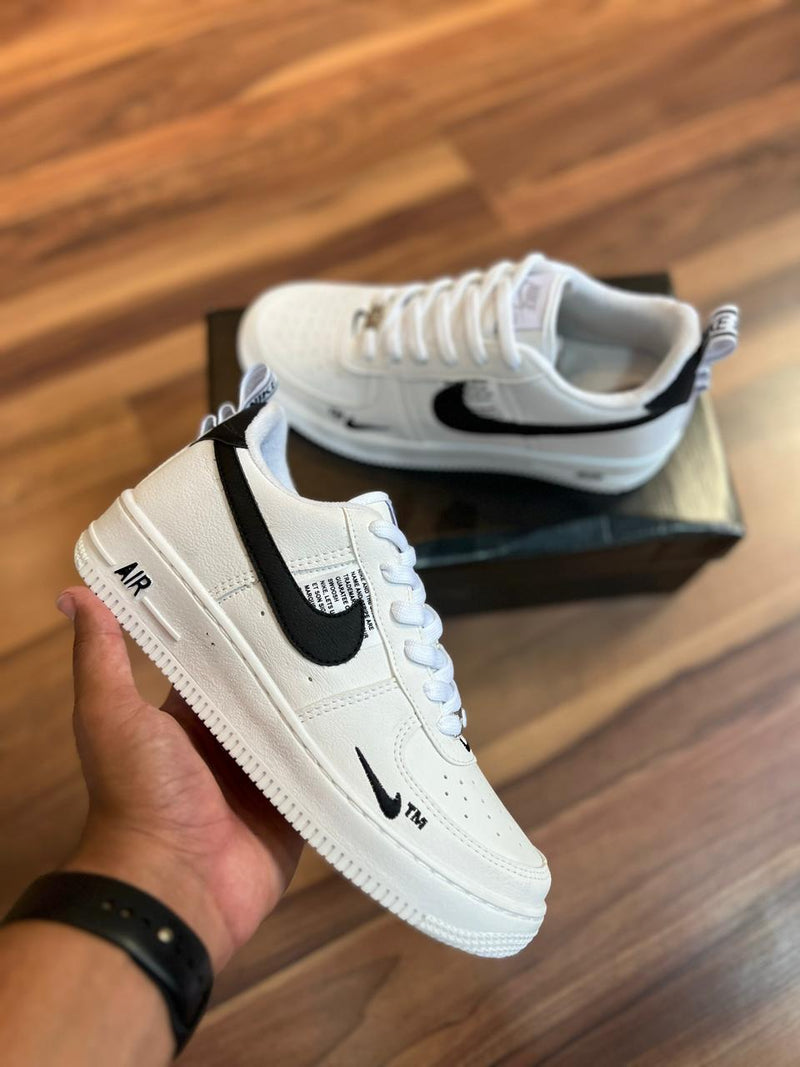 Tênis Nike Air Force 1 TM Unissex - Estilo Atemporal