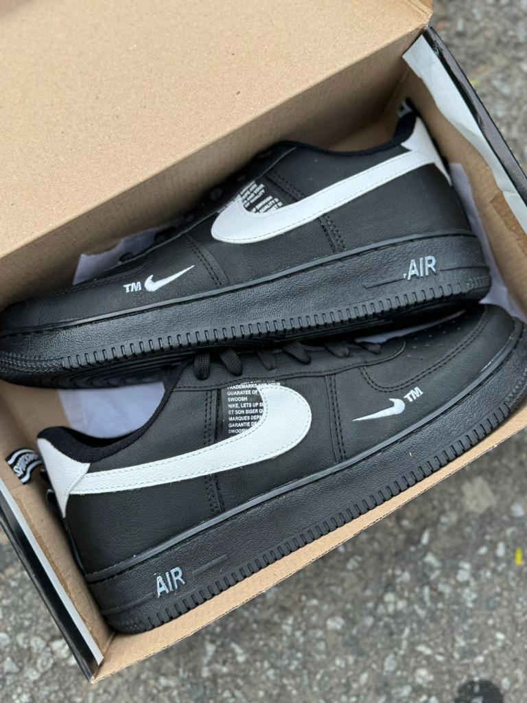 Tênis Nike Air Force 1 TM Unissex - Estilo Atemporal