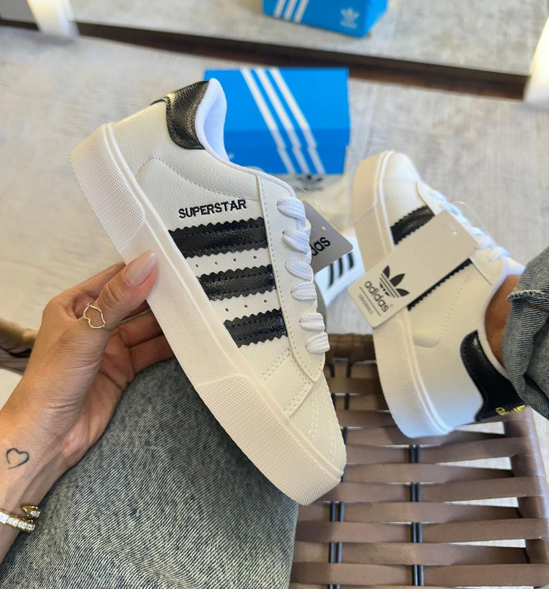 Tênis Adidas SuperStar Unissex [Branco/Preto] - Atemporal e Versátil