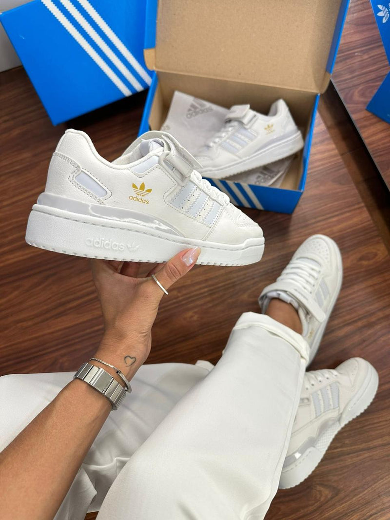 Tênis feminino confortável Adidas forum low com velcro branco