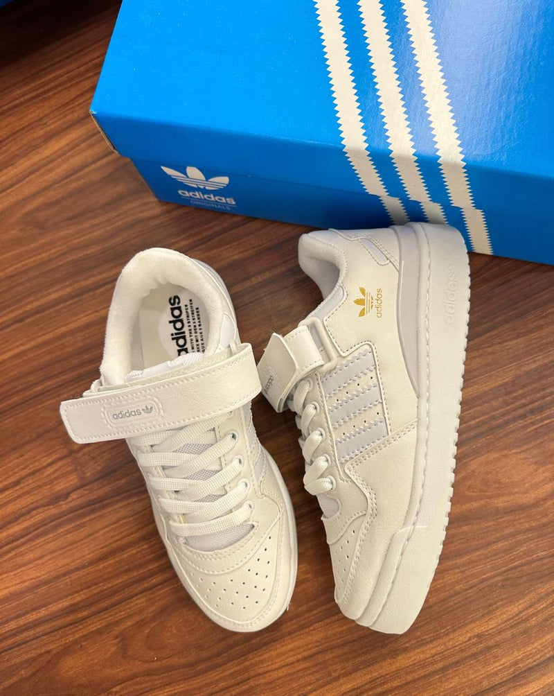 Tênis feminino confortável Adidas forum low com velcro branco