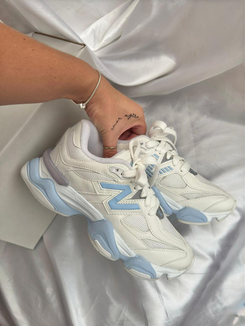 Tênis feminino leve e estiloso New balance 9060 em couro legítimo branco azul 