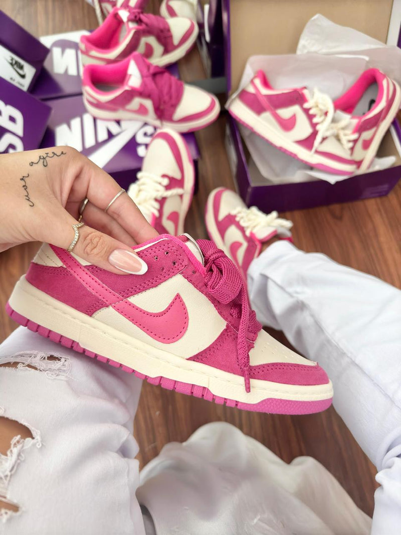 Tênis feminino estiloso confortável Nike sb dunk low rosa 