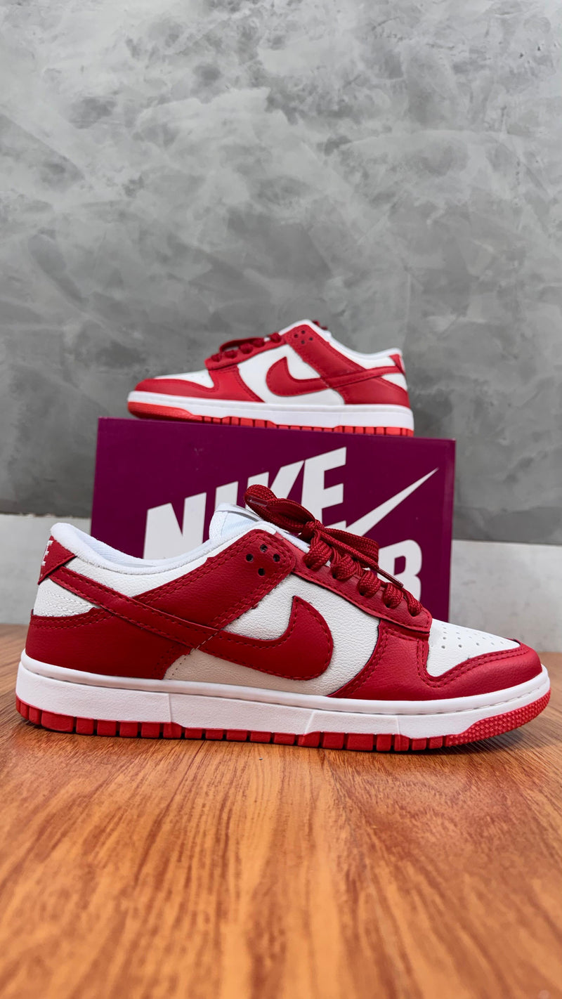 Tênis Unissex estiloso e confortável Nike dunk low vermelho branco casual treinos 