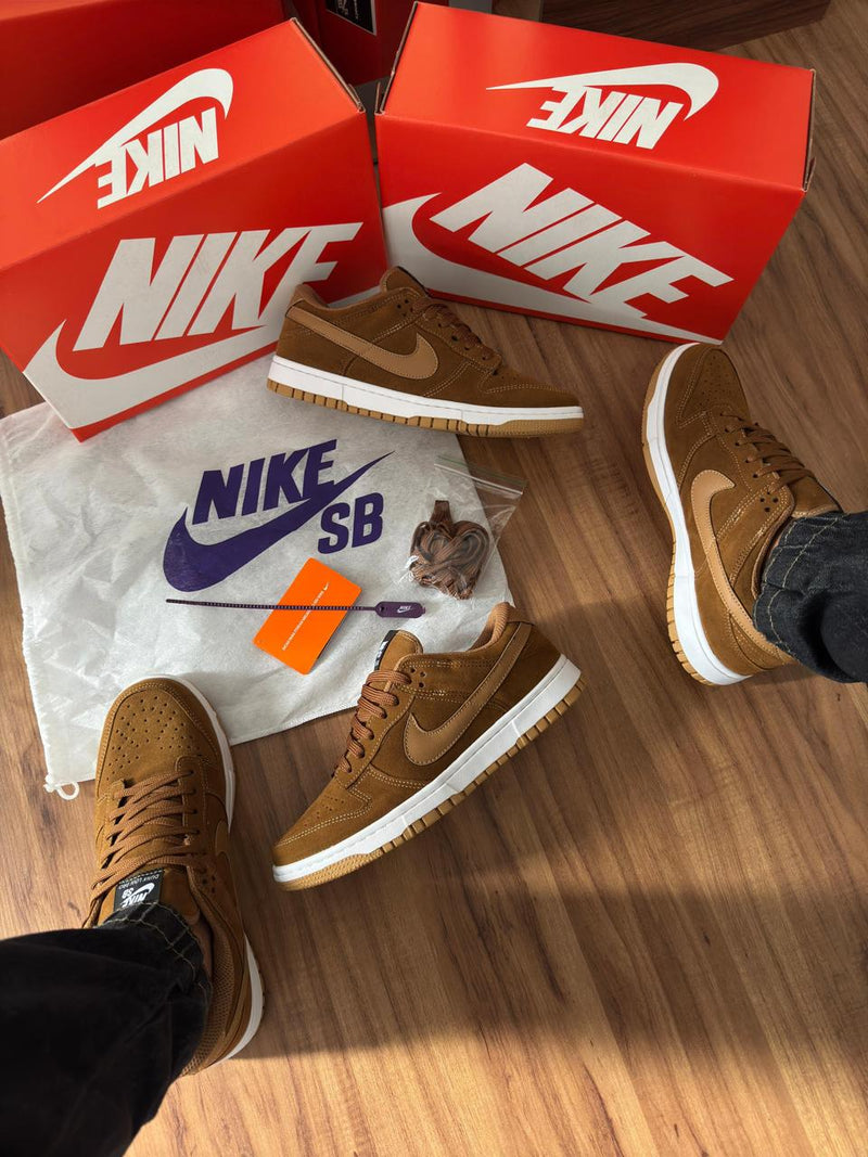 Tênis Masculino diferente estiloso streetwear Nike dunk low marrom camurça