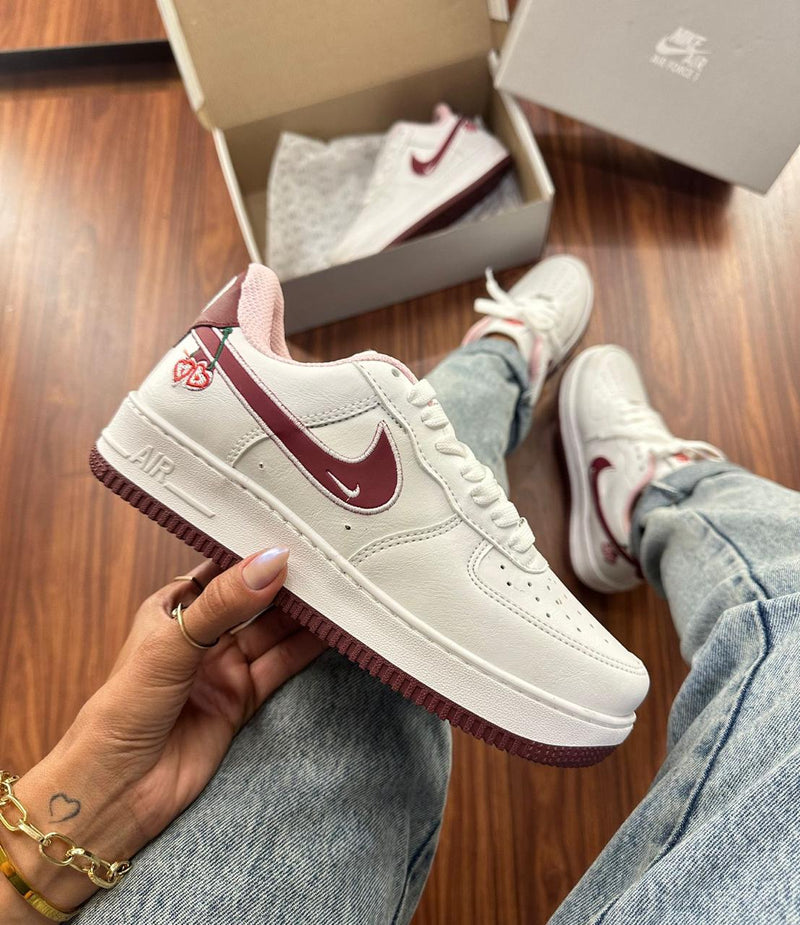 tenis feminino casual e estiloso nike air force 1 vinho