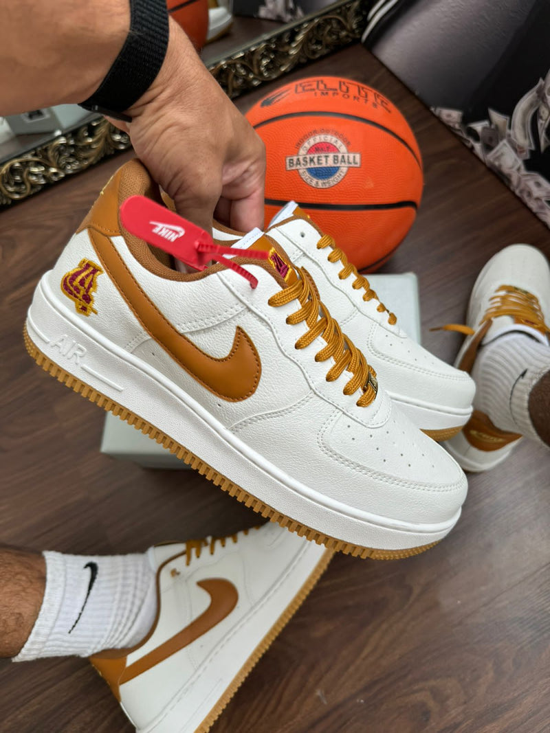 tenis masculino nike air force 1 lakers  basquete 