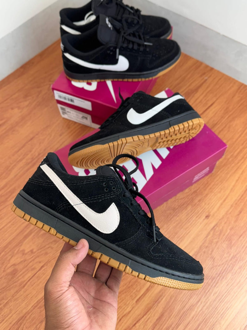 tenis masculino sofisticado nike sb dunk low preto em carmuça 