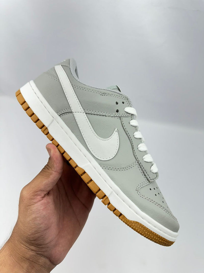 tenis masculino confortavel para dia a dia e sair nike sb dunk low cinza prata branco 