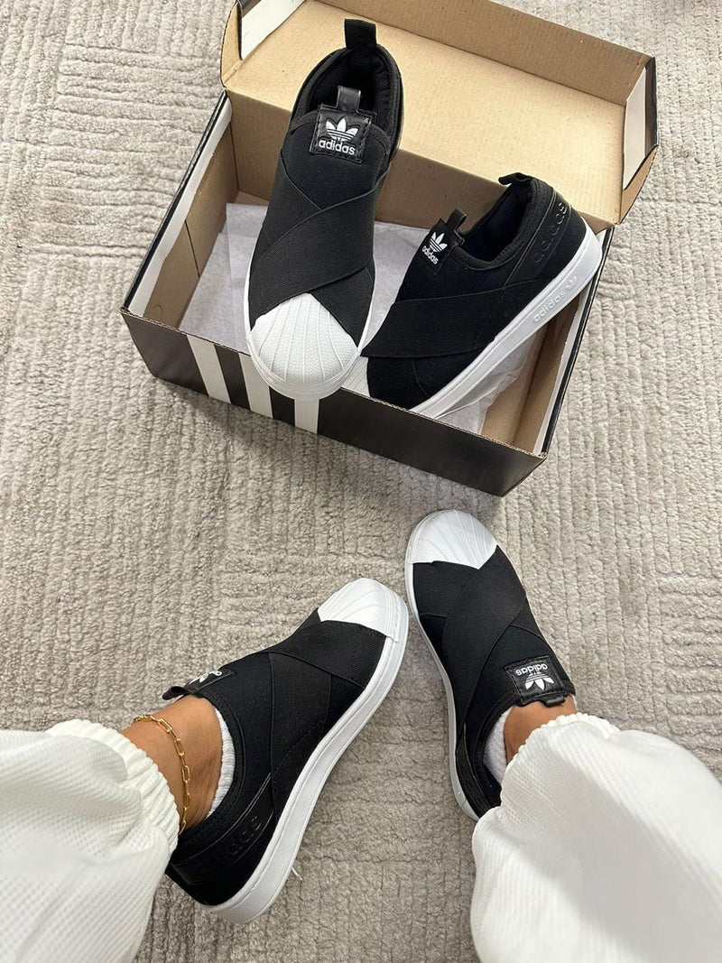Tênis Adidas Slip On Feminino [Preto/Branco] - Praticidade e Conforto no dia a dia
