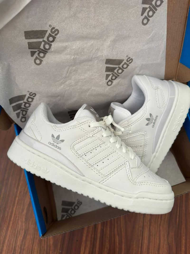 tenis unissex adidas forum low todo branco conforto e estilo 