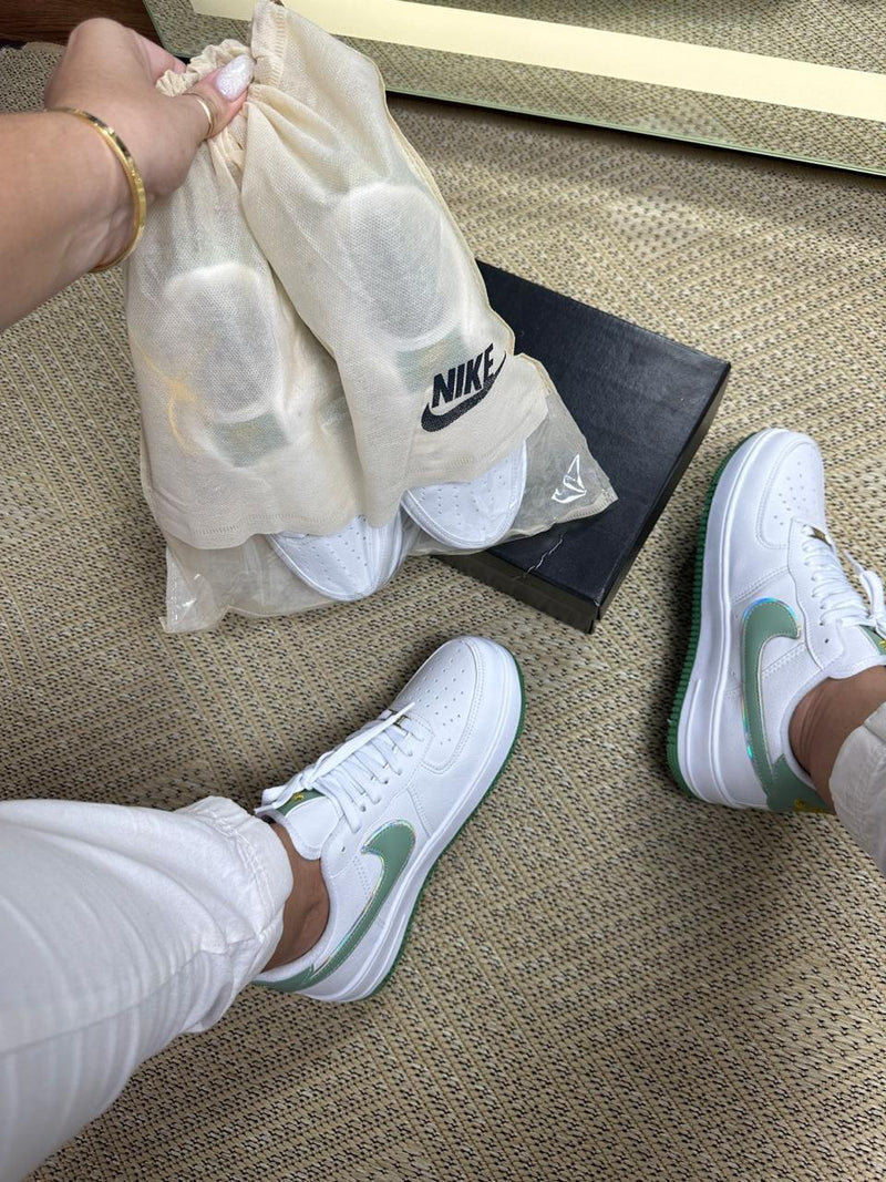 tenis feminino diferenciado nike air force 1 verde grama