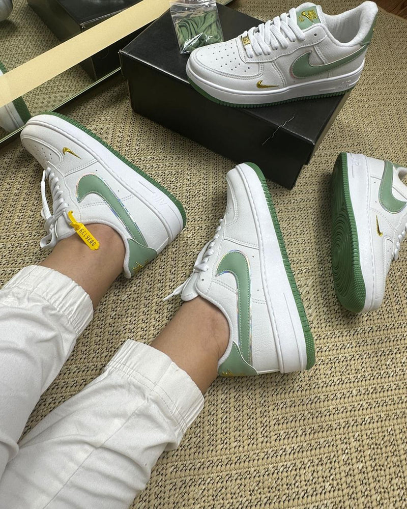 tenis feminino diferenciado nike air force 1 verde grama