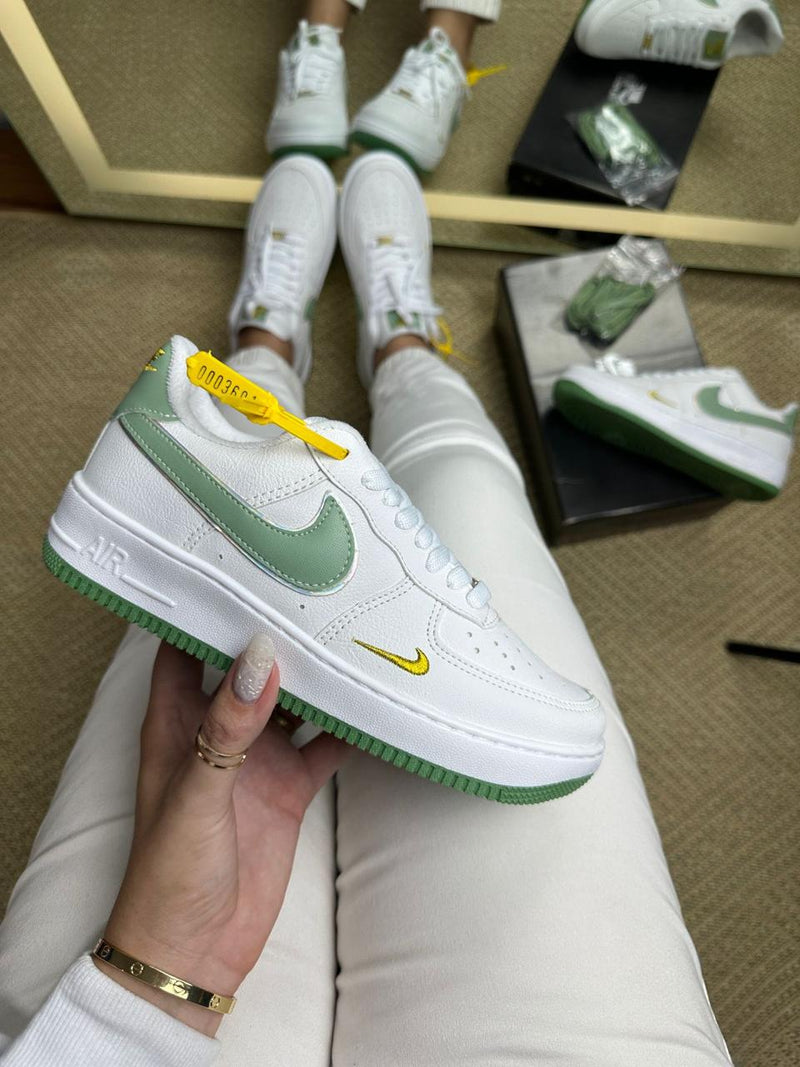 tenis feminino diferenciado nike air force 1 verde grama